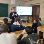 В Кировске священник провел духовную беседу с молодежью