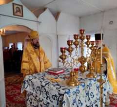 Епископ Серафим возглавил Божественную литургию в храме иконы Божией Матери «Казанская» д. Брожа