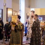 В Великую среду епископ Серафим совершил Литургию в Никольском кафедральном соборе