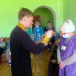 Священник посетил Любоничский дом сестринского ухода