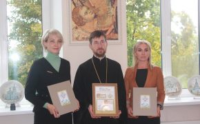 В Бобруйском епархиальном управлении состоялось торжественное гашение блока почтовых марок в честь 1030-летия Православия на белорусских землях