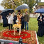 Освящен надгробный крест на могиле игумении Раисы (Путилиной)
