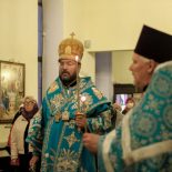 В канун праздника Покрова Пресвятой Богородицы епископ Серафим совершил торжественное вечернее богослужение в Никольском кафедральном соборе