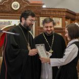 Епископ Серафим наградил юных художников