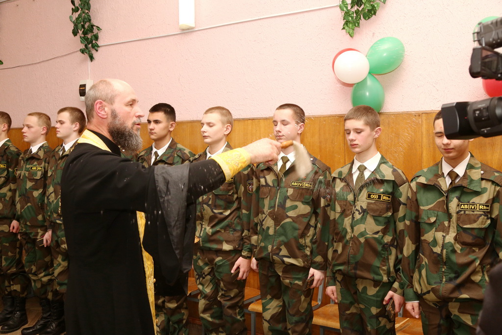 Настоятель Свято-Духовского храма г.Бобруйска принял участие в празднике посвящения учащихся в кадеты