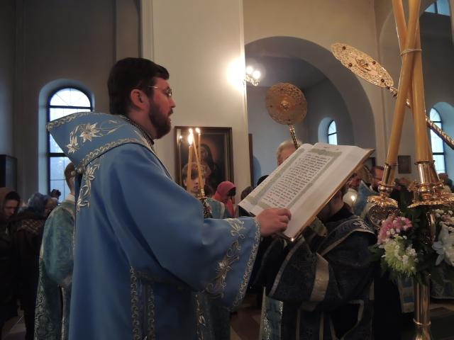 Накануне Благовещения Пресвятой Богородицы епископ Серафим совершил всенощное бдение в Никольском соборе