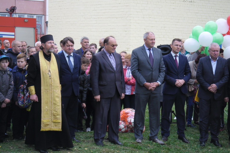 настоятель Благовещенского храма г. Кличева принял участие в открытии детской футбольной площадки