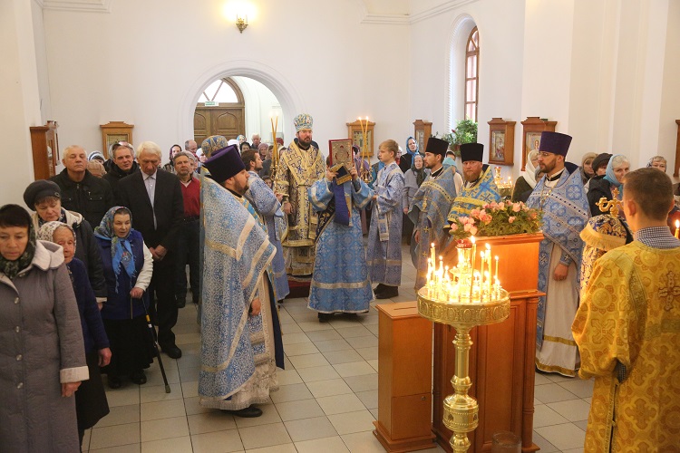 Епископ Серафим совершил Божественную литургию в Иверском храме г. Бобруйска