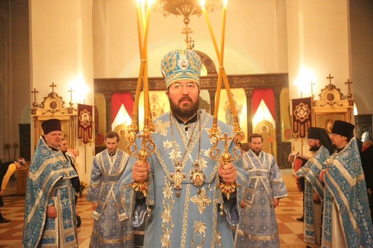 Божественная литургия в день праздника Казанской иконы Божией Матери