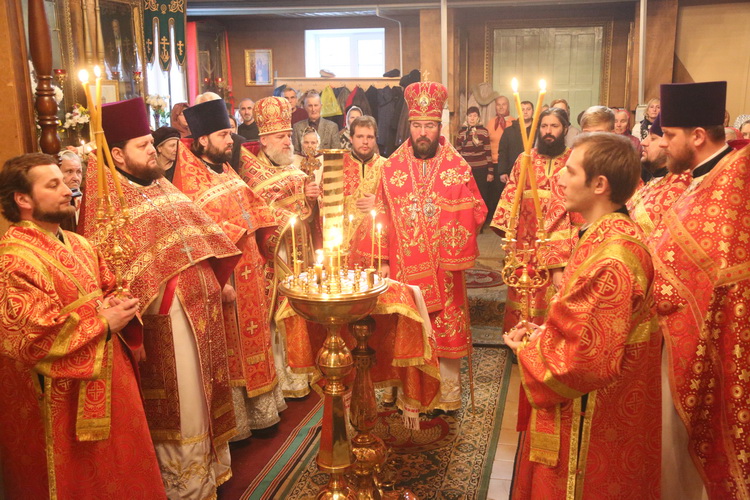 Божественная литургия в день памяти великомученика Димитрия Солунского