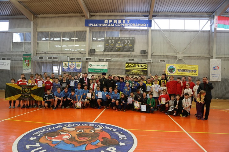 Футболисты из Бобруйской епархии завоевали золотые медали на турнире по мини-футболу