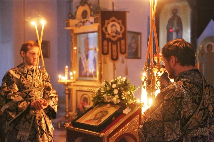 Епископ Серафим совершил повечерие с чтением Великого канона прп. Андрея Критского