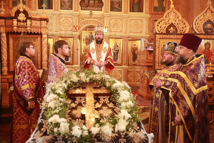 В Неделю Крестопоклонную епископ Серафим совершил Божественную литургию в г. Осиповичи