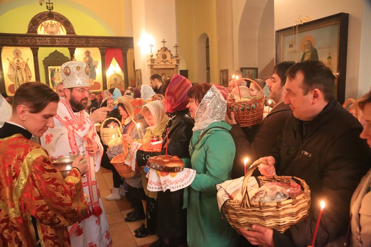 Епископ Серафим возглавил Пасхальное богослужение в Никольском кафедральном соборе г. Бобруйска