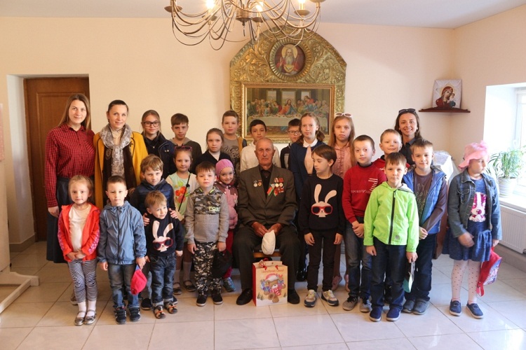 Воспитанники воскресной школы встретились с ветераном и посетили воинскую часть