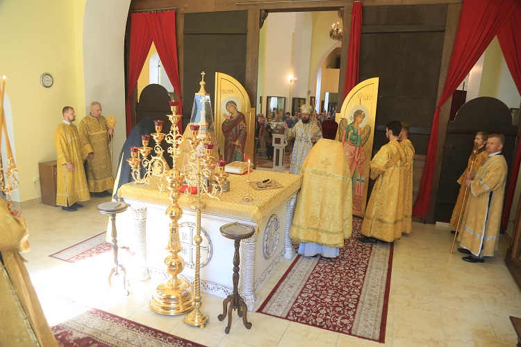 Епископ Серафим совершил воскресную Божественную литургию в Никольском кафедральном соборе г. Бобруйска
