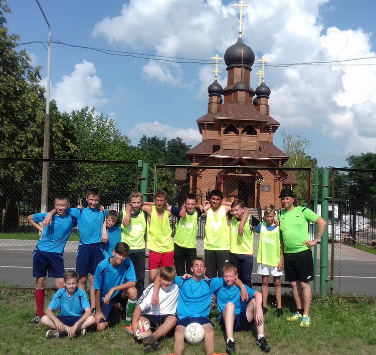 На поле у храма иконы Божией Матери «Целительница» г. Бобруйска прошел футбольный матч