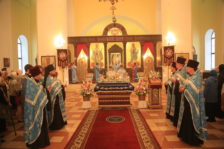 В канун праздника Успения Пресвятой Богородицы епископ Серафим совершил всенощное бдение в кафедральном соборе г. Бобруйска