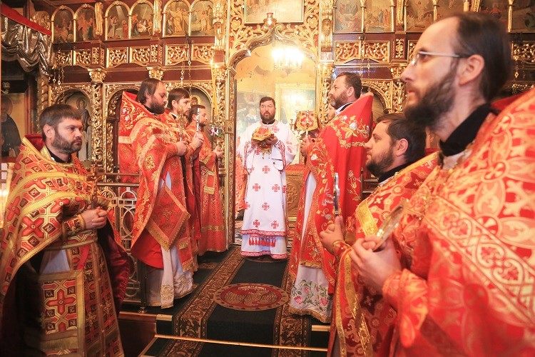В день престольного праздника епископ Серафим совершил Божественную литургию в Николо-Софийском храме Бобруйска