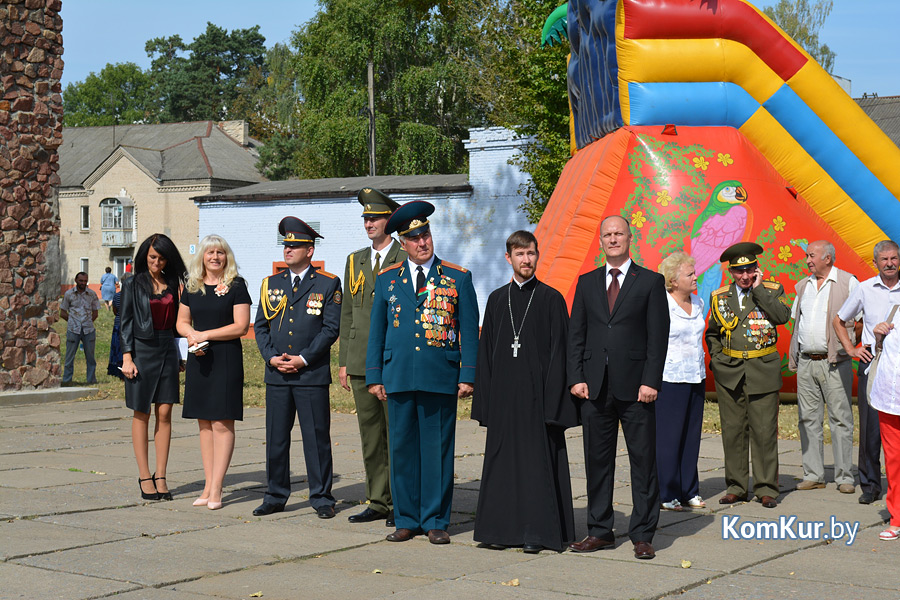 Секретарь Бобруйской епархии поздравил ветеранов с Днем танкиста