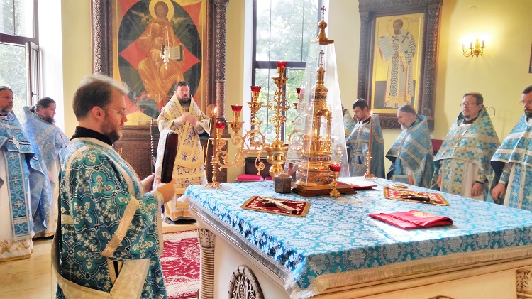 Накануне своего 45-летия епископ Серафим совершил Божественную литургию в Никольском кафедральном соборе г. Бобруйска