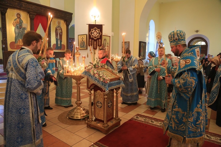 Епископ Серафим совершил всенощное бдение в канун праздника Рождества Пресвятой Богородицы