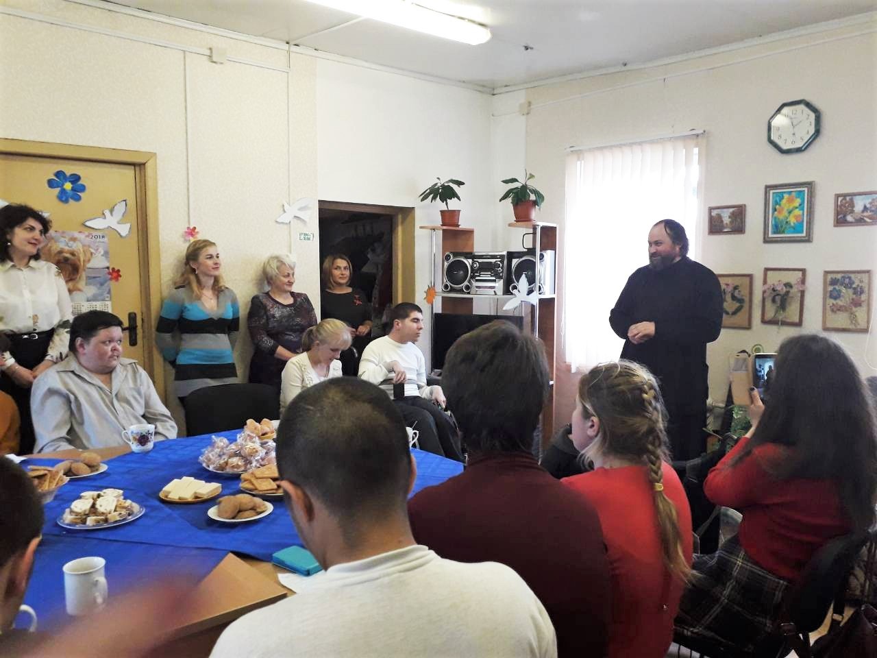 В праздник Покрова священник поздравил инвалидов с праздником