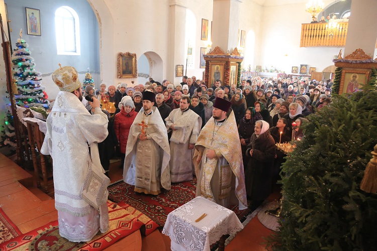 В день Богоявления епископ Серафим совершил Божественную литургию в Богоявленском храме Глуска