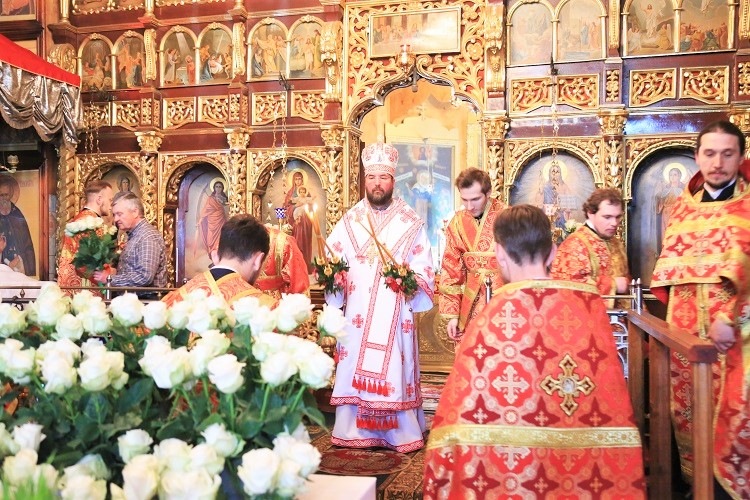 Епископ Серафим совершил Пасхальную великую вечерню в Николо-Софийском храме Бобруйска