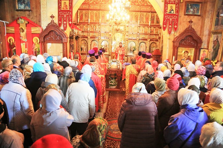Епископ Серафим совершил Божественную литургию по случаю престольного праздника Николо-Софийского храма г. Бобруйска