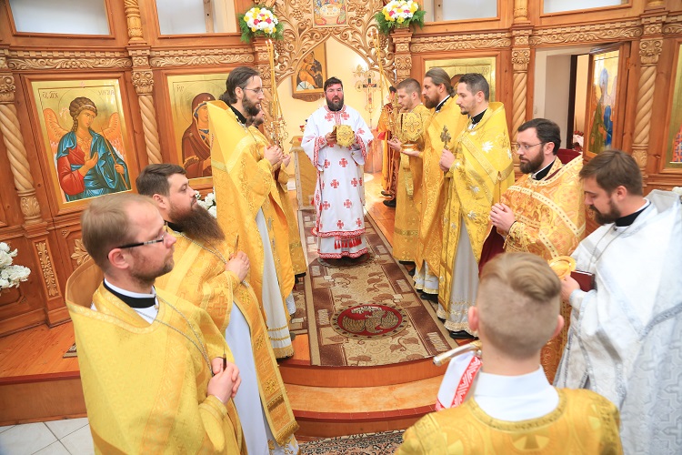 В Неделю 18-ю по Пятидесятнице епископ Серафим совершил Божественную литургию в Никольском храме д. Свислочь