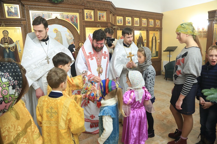 В день праздника Собора Пресвятой Богородицы епископ Серафим совершил Божественную литургию в Покровском храме Бобруйска