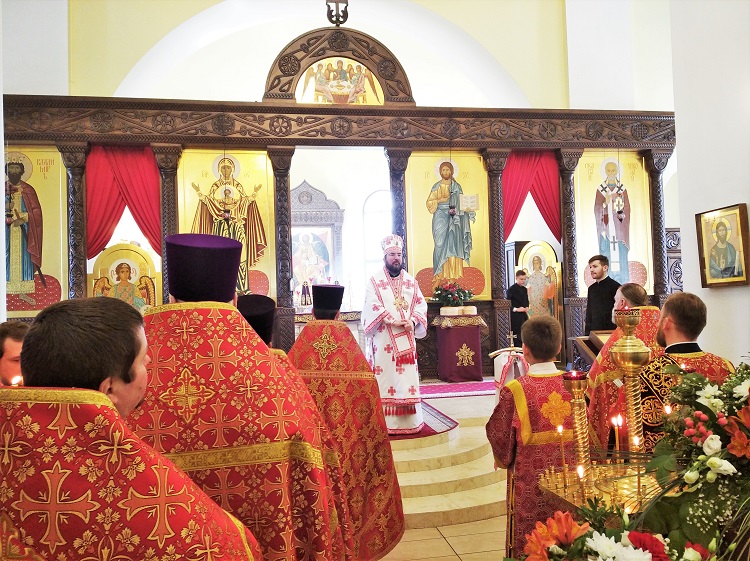 В среду Светлой седмицы епископ Серафим совершил Божественную литургию в Никольском соборе Бобруйска