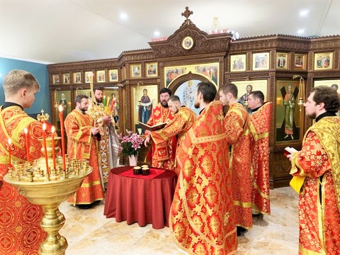 Епископ Серафим совершил Божественную литургию в Покровском храме Бобруйска