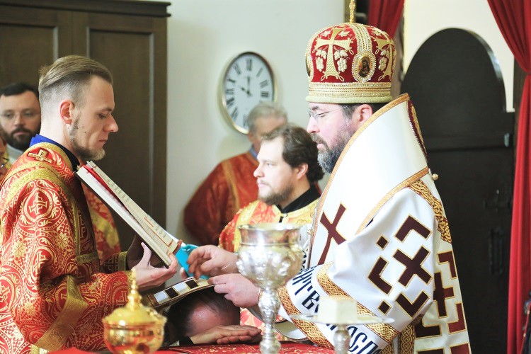 В Неделю 5-ю по Пасхе, о самаряныне, епископ Серафим совершил Божественную литургию в Никольском соборе Бобруйска