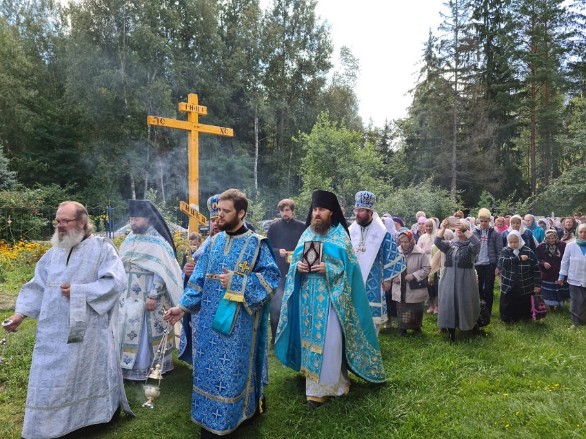 Епископ Серафим совершил Божественную литургию в Проще