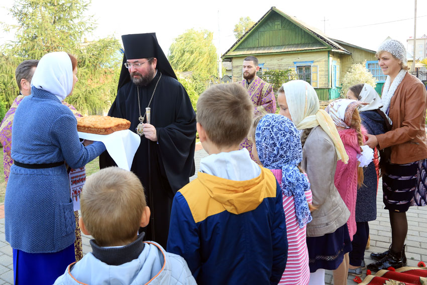 Епископ Серафим совершил Божественную литургию в Престольный праздник Крестовоздвиженского храма города Осиповичи
