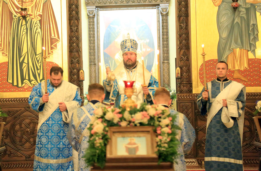 Епископ Серафим совершил всенощное бдение накануне праздника Покрова Божией Матери