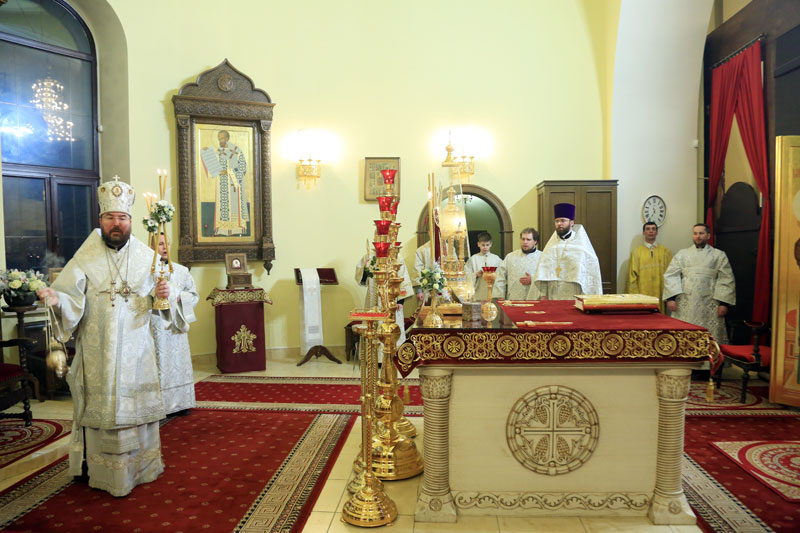 Епископ Серафим совершил Рождественскую Божественную литургию в Никольском кафедральном соборе