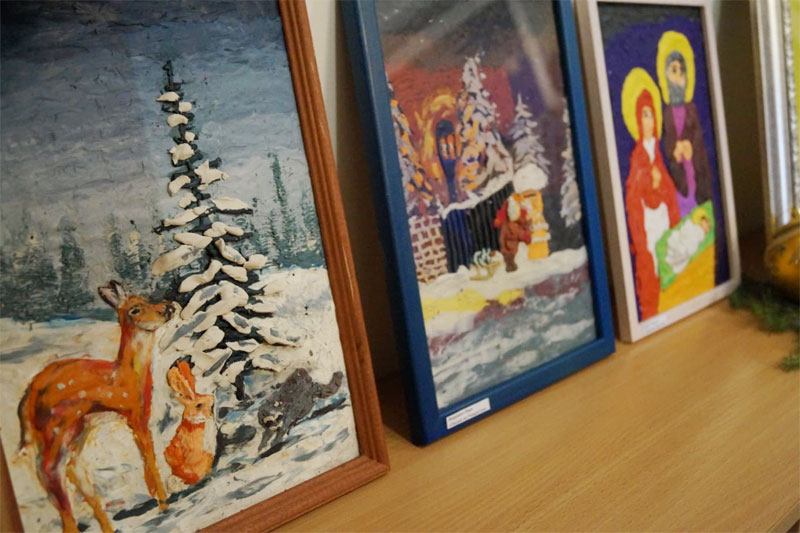 В Иверском храме открылась детская творческая выставка «Праздник Рождества Христова»