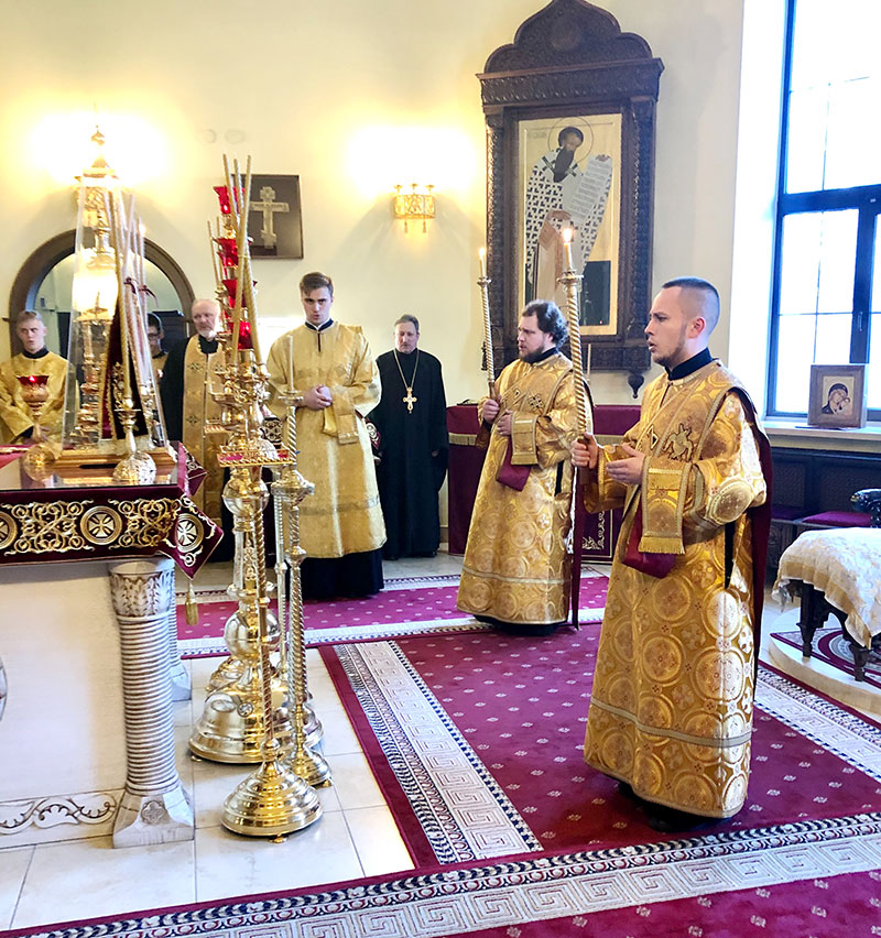 Епископ Серафим совершил всенощное бдение в Никольском кафедральном соборе
