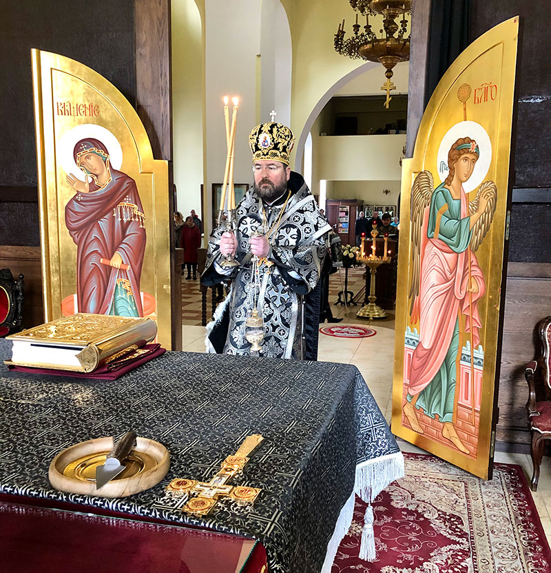 Епископ Серафим совершил литургию Преждеосвященных Даров в Никольском кафедральном соборе