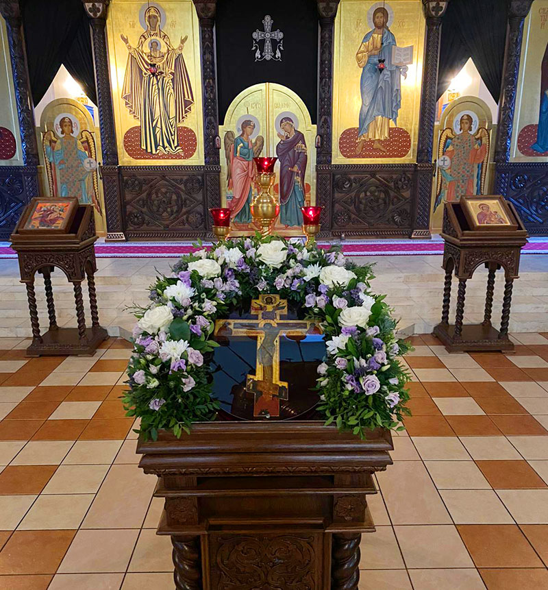 В Крестопоклонную неделю епископ Серафим совершил Божественную литургию в Никольском кафедральном соборе