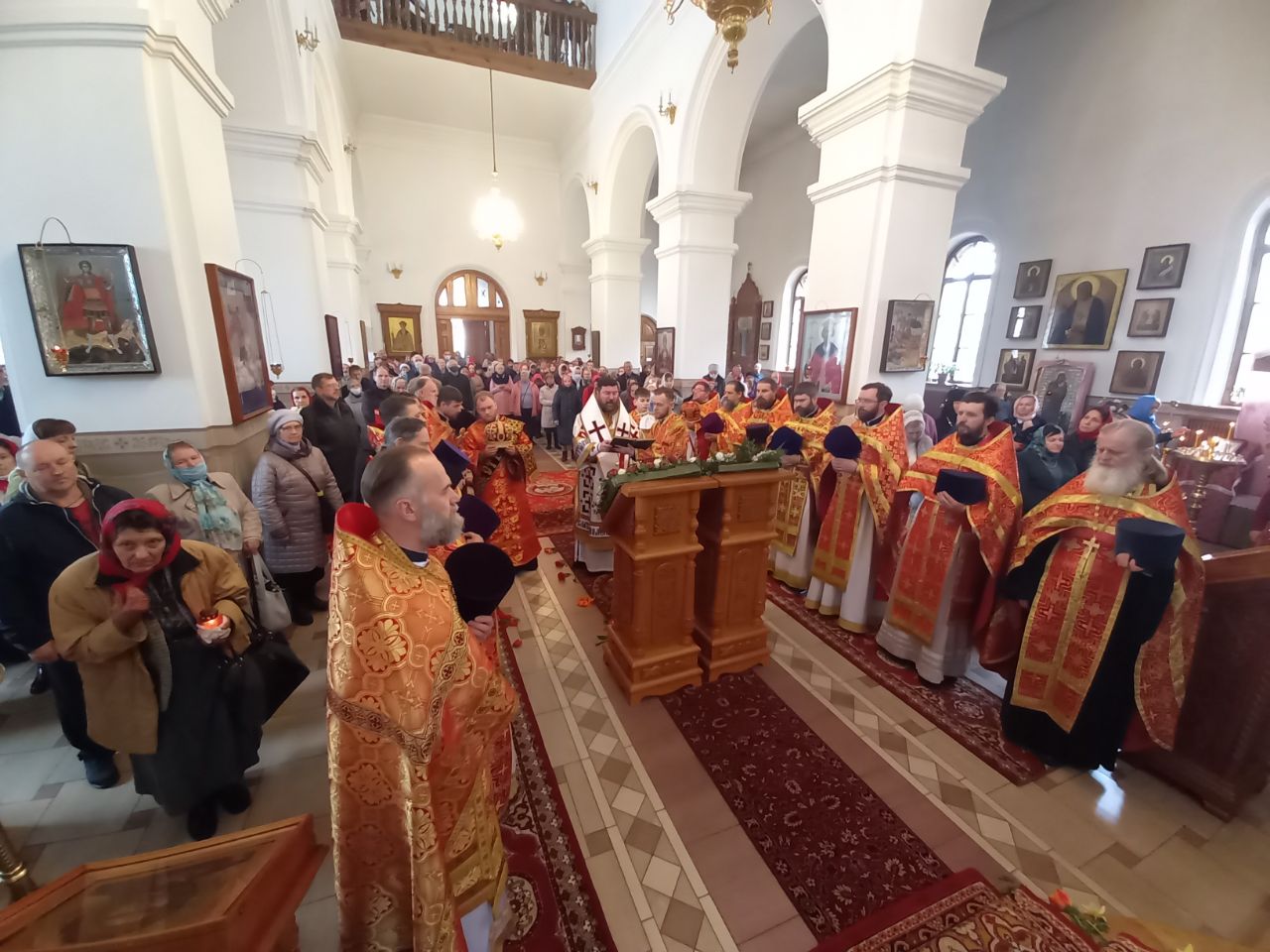 В день памяти вмч. Георгия победоносца епископ Серафим совершил Божественную литургию в Георгиевском храме