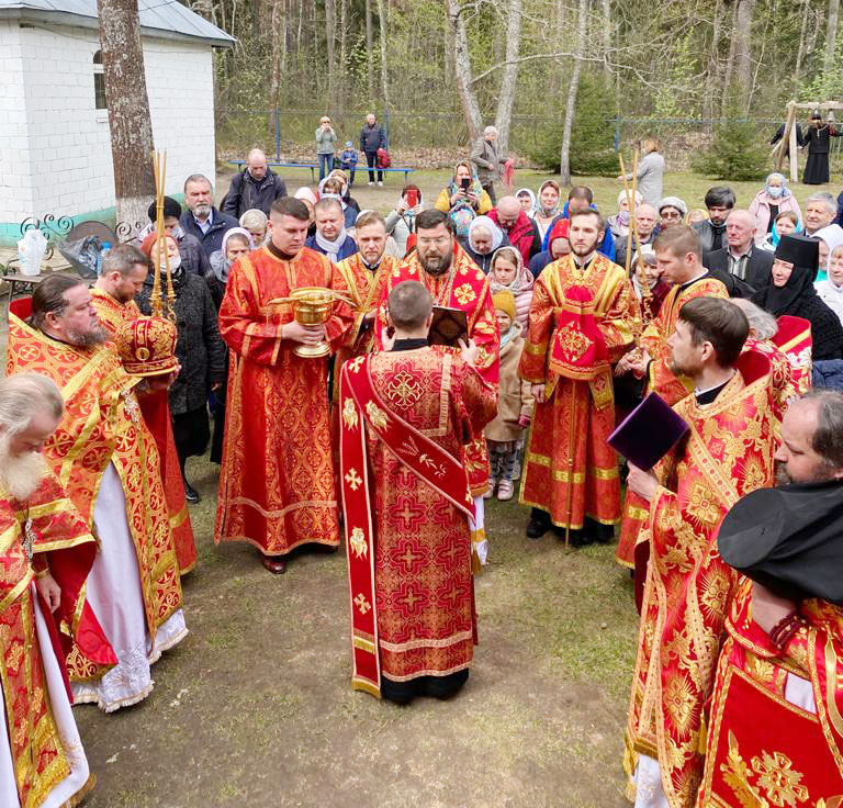 Архиерейская Божественная литургия в Проще, в день празднования иконы Божией Матери «Живоносный Источник»