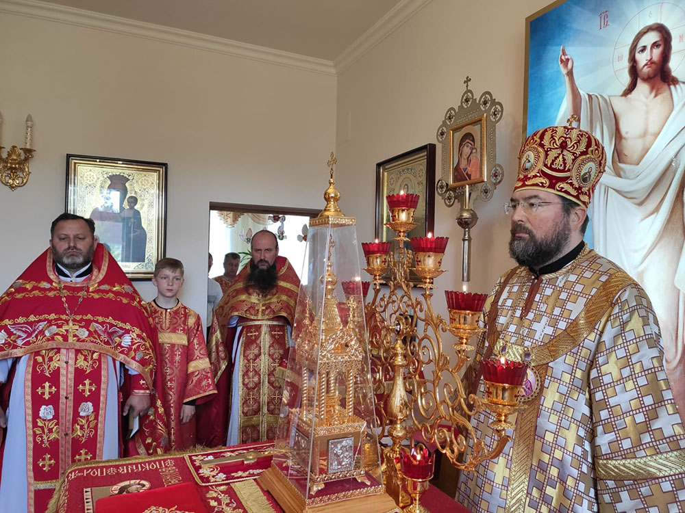 В неделю о самаряныне епископ Серафим совершил Божественную литургию в Елисаветинском храме г. Бобруйска