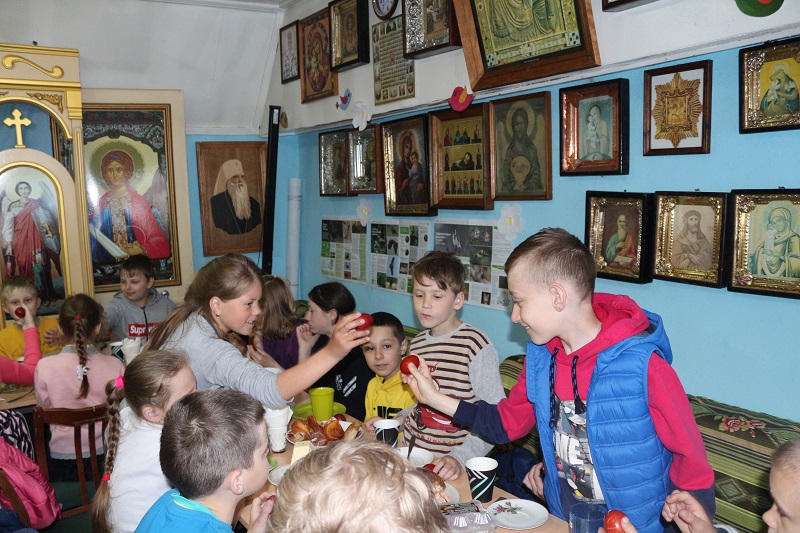 Детский праздник прошел в воскресной школе Покровского храма в Кировске