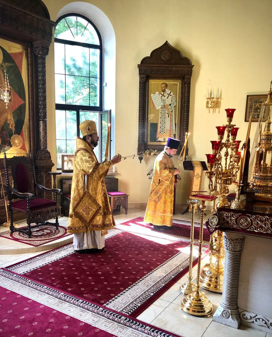 В неделю 5-ю по Пятидесятнице епископ Серафим совершил Божественную литургию в Никольском кафедральном соборе