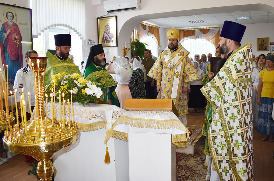 Епископ Серафим совершил Божественную литургию в Елисаветинском храме г. Бобруйска