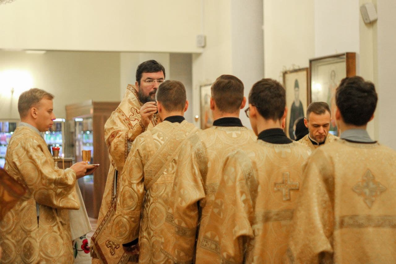 Накануне воскресного дня епископ Серафим совершил вечернее богослужение в Никольском кафедральном соборе г. Бобруйска